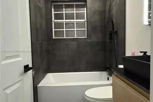 1001 SW 98th Ave, Pembroke Pines, FL 33025 - Photo 11