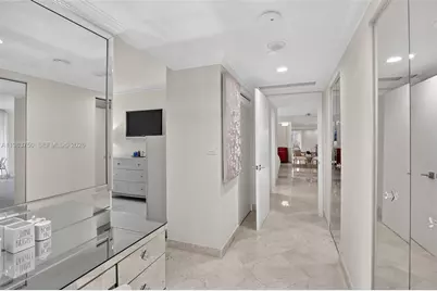 2800 Island Blvd #301, Aventura, FL 33160 - Photo 31