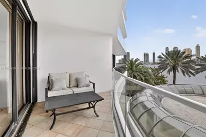 2800 Island Blvd #301, Aventura, FL 33160 - Photo 17