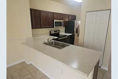 142 SE 28th Ter #12, Homestead, FL 33033 - Photo 3