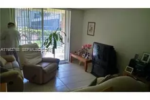 9320 Fontainebleau Blvd, Miami, FL 33172 - Photo 7
