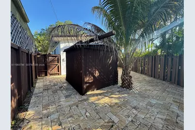 65 Bentley Dr, Miami Springs, FL 33166 - Photo 17