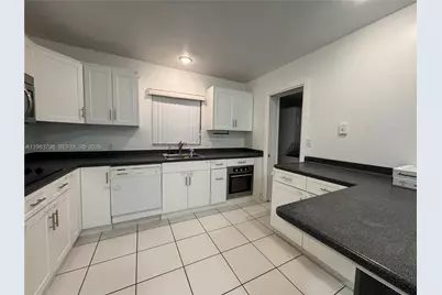 65 Bentley Dr, Miami Springs, FL 33166 - Photo 3