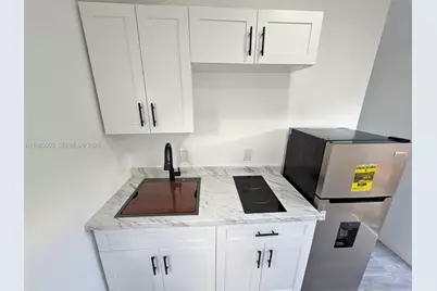 9255 SW 43rd Ter #Rear, Miami, FL 33165 - Photo 3