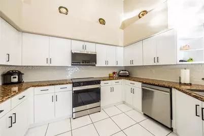 930 NW 197th Ave, Pembroke Pines, FL 33029 - Photo 15