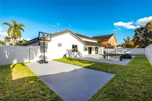 930 NW 197th Ave, Pembroke Pines, FL 33029 - Photo 9