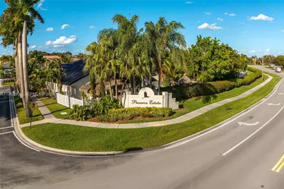 930 NW 197th Ave, Pembroke Pines, FL 33029 - Photo 5