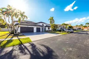 930 NW 197th Ave, Pembroke Pines, FL 33029 - Photo 3