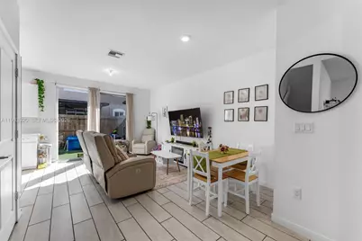 1056 SE 24th Ave, Homestead, FL 33035 - Photo 3