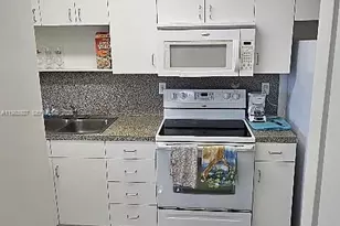 100 Lincoln Rd, Miami Beach, FL 33139 - Photo 13