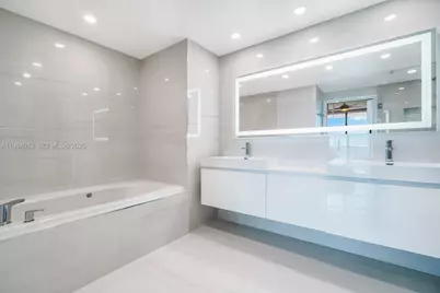 6799 Collins Ave #1404, Miami Beach, FL 33141 - Photo 11