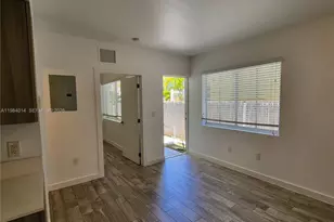 557 Michigan Ave, Miami Beach, FL 33139 - Photo 15