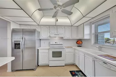 801 Lake Shore Dr #403, Lake Park, FL 33403 - Photo 15