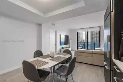 45 SW 9th St #1405, Miami, FL 33130 - Photo 9