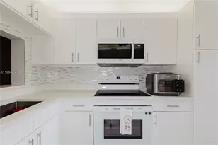 10834 W Clairmont Cir, Tamarac, FL 33321 - Photo 15