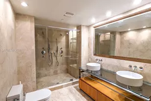 6000 Collins Ave, Miami Beach, FL 33140 - Photo 21