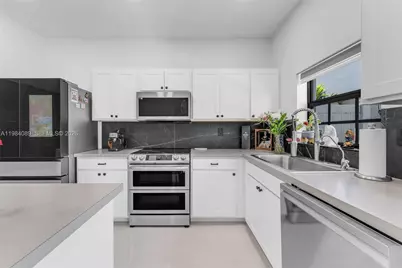 617 SW 11th St, Florida City, FL 33034 - Photo 3