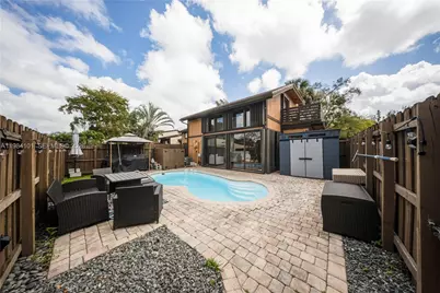 10141 Woodbury Ct, Pembroke Pines, FL 33026 - Photo 1