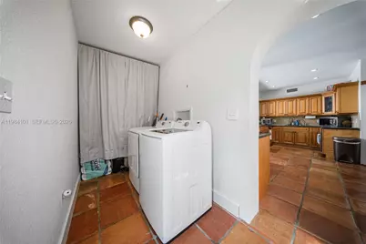 10141 Woodbury Ct, Pembroke Pines, FL 33026 - Photo 13