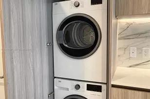 99 SE 5th St, Miami, FL 33131 - Photo 21