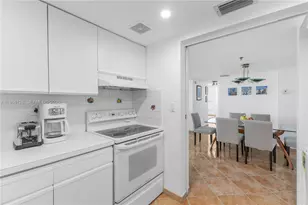 1621 Bay Rd, Miami Beach, FL 33139 - Photo 11