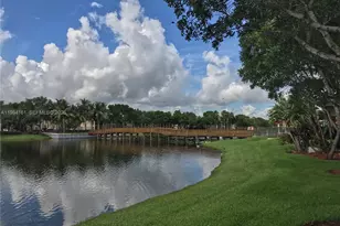 2469 Centergate Dr, Miramar, FL 33025 - Photo 19