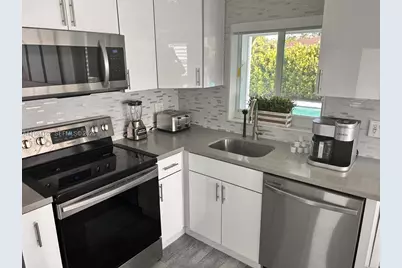 6900 SW 3rd St, Pembroke Pines, FL 33023 - Photo 5