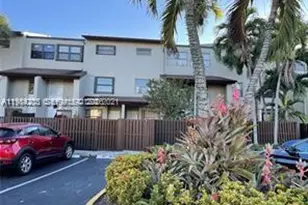 10060 NW 9th St Cir, Miami, FL 33172 - Photo 3