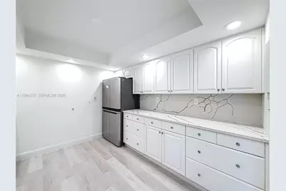1000 Parkview Dr #121, Hallandale Beach, FL 33009 - Photo 5