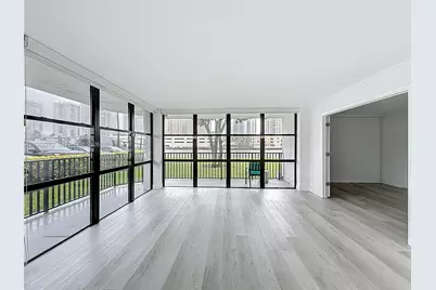 1000 Parkview Dr #121, Hallandale Beach, FL 33009 - Photo 15