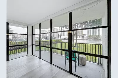 1000 Parkview Dr #121, Hallandale Beach, FL 33009 - Photo 23