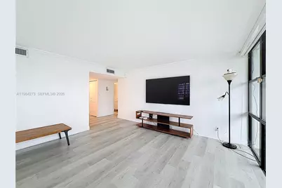 1000 Parkview Dr #121, Hallandale Beach, FL 33009 - Photo 21