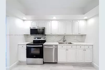 1000 Parkview Dr #121, Hallandale Beach, FL 33009 - Photo 5