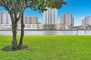 1000 Parkview Dr, Hallandale Beach, FL 33009 - Photo 45