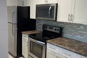 7035 NW 186th St, Hialeah, FL 33015 - Photo 15