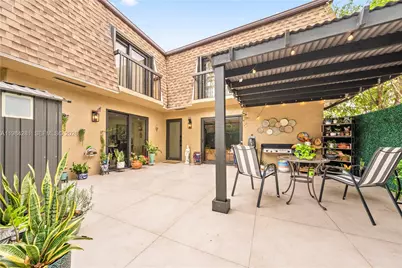 2415 W 67th Pl #8-11, Hialeah, FL 33016 - Photo 1