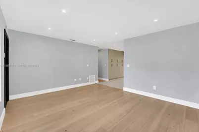 10330 SW 51st St, Miami, FL 33165 - Photo 9