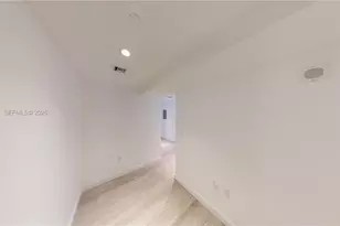 55 SW 9th St, Miami, FL 33130 - Photo 17