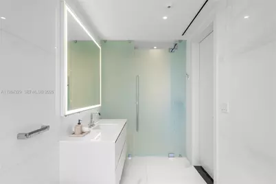 300 Biscayne Boulevard Way #2601E, Miami, FL 33131 - Photo 31