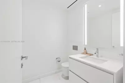 300 Biscayne Boulevard Way #2601E, Miami, FL 33131 - Photo 55