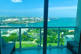 253 NE 2nd St, Miami, FL 33132 - Photo 33