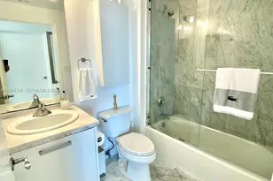 253 NE 2nd St, Miami, FL 33132 - Photo 21