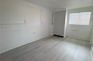 1545 NW 1st St, Miami, FL 33125 - Photo 11