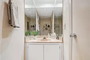 19220 NE 25th Ave, Miami, FL 33180 - Photo 21