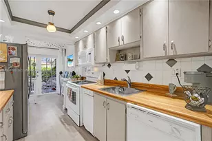 19220 NE 25th Ave, Miami, FL 33180 - Photo 7