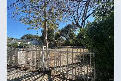 1738 NW 31st St, Miami, FL 33142 - Photo 3