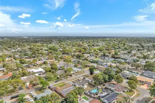 410 SW 71st Ave, Pembroke Pines, FL 33023 - Photo 5