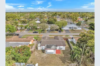 410 SW 71st Ave, Pembroke Pines, FL 33023 - Photo 37