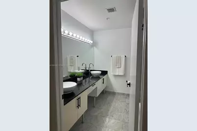 31 SE 5th St #3916, Miami, FL 33131 - Photo 35