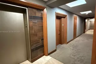 31 SE 5th St, Miami, FL 33131 - Photo 9